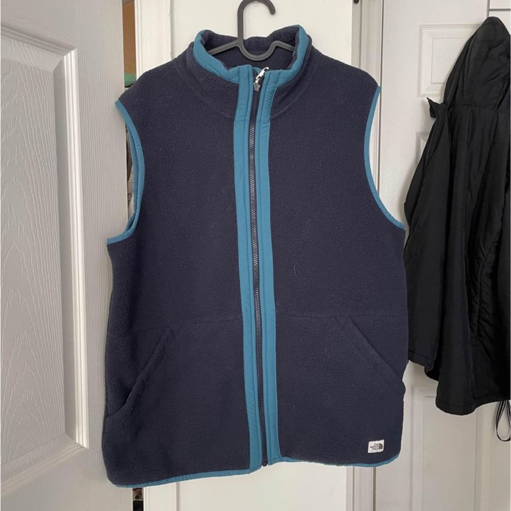 Blue north face vest